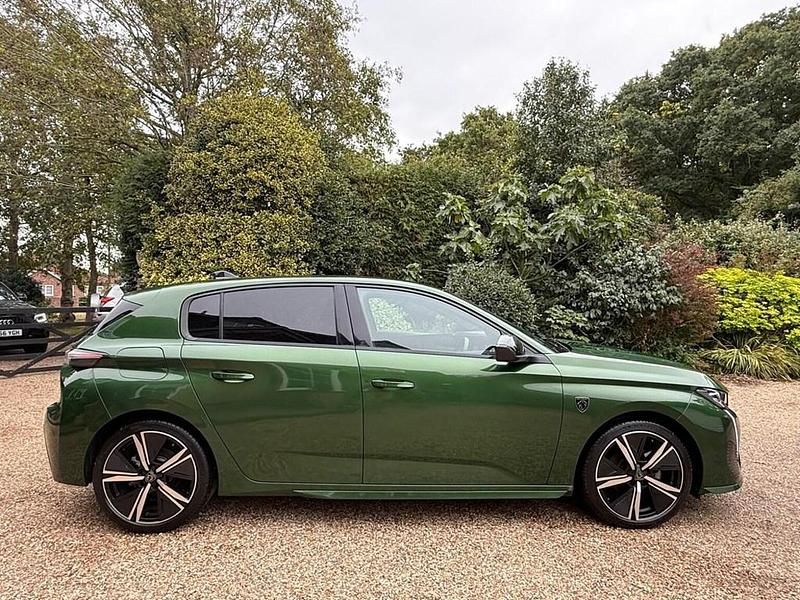 Used Peugeot 308 GT 130 HP (95 kW) 2024 Green Hatchback