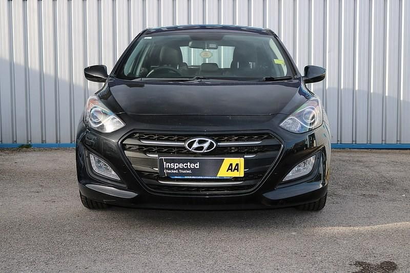 Used Hyundai i30 89 HP (65 kW) 2015 Black Estate