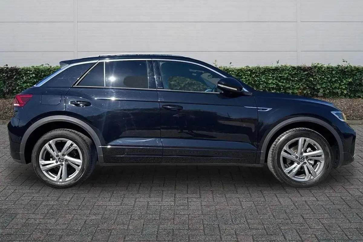 Used VW T-Roc R-line 150 HP (110 kW) 2025 Deep black SUV