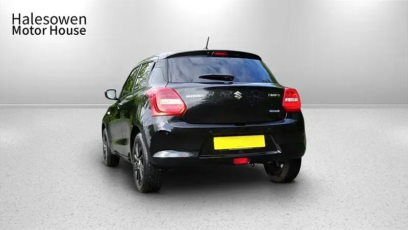 Begagnad Suzuki Swift SZ-T 83 HK (61 kW) 2024 Svart Halvkombi