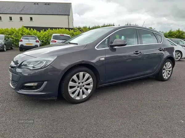Used Vauxhall Astra Elite 115 HP (84 kW) 2014 Grey Hatchback