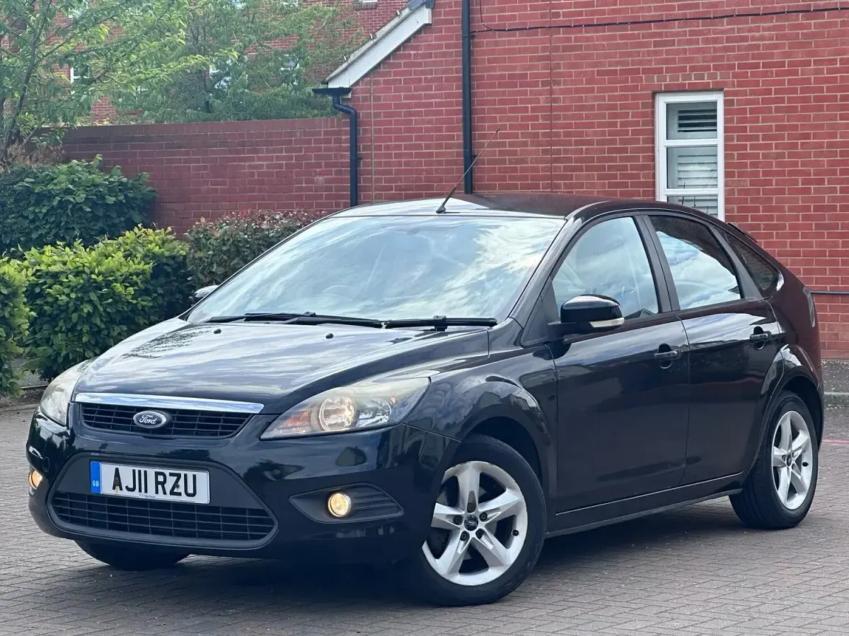 Used Ford Focus Zetec 125 HP (91 kW) 2011 Black Hatchback