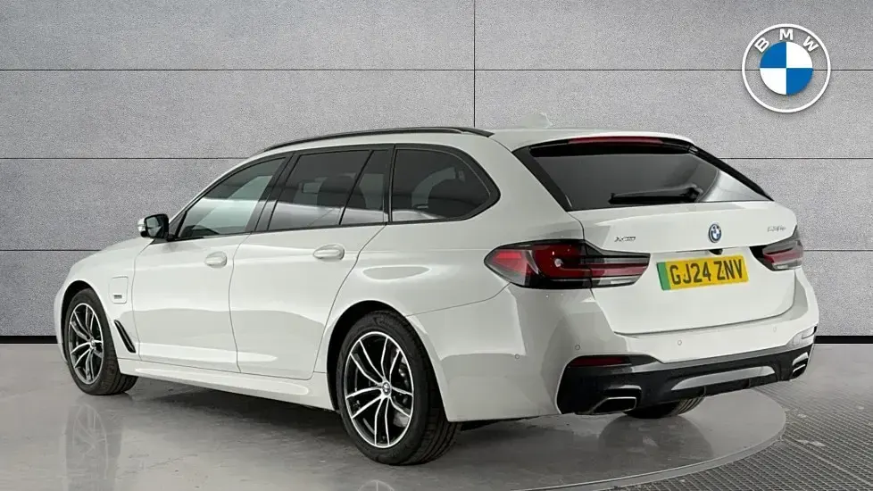 Used BMW 530e M Sport 288 HP (211 kW) 2024 White Estate