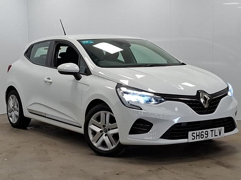 Used Renault Clio IV Play 100 HP (73 kW) 2019 White Hatchback