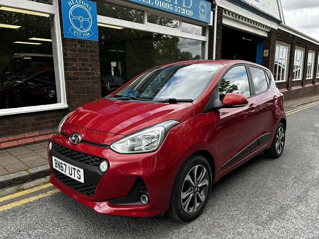 Usado Hyundai i10 Premium SE 87 CV (63 kW) 2017 Rojo Utilitario