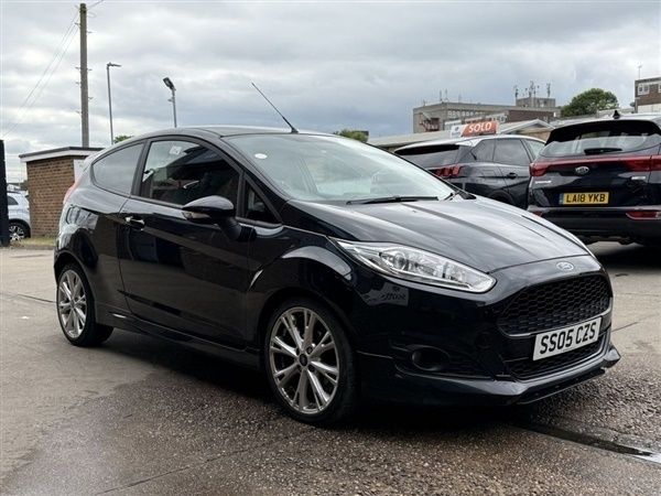 Black Used 2015 Ford Fiesta Zetec Hatchback | £6,440 (Expensive) - Image 1/1