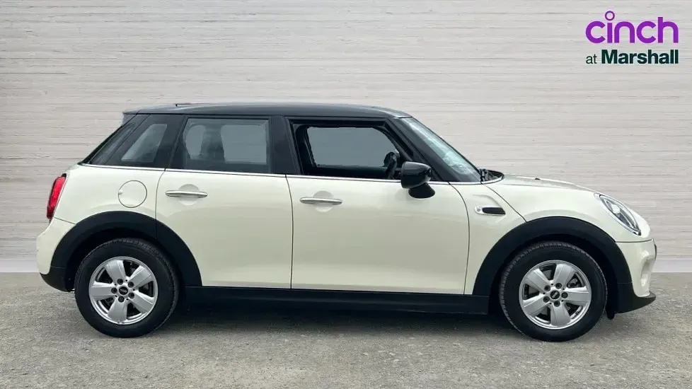 Used Mini Cooper Classic 136 HP (100 kW) 2020 White Hatchback