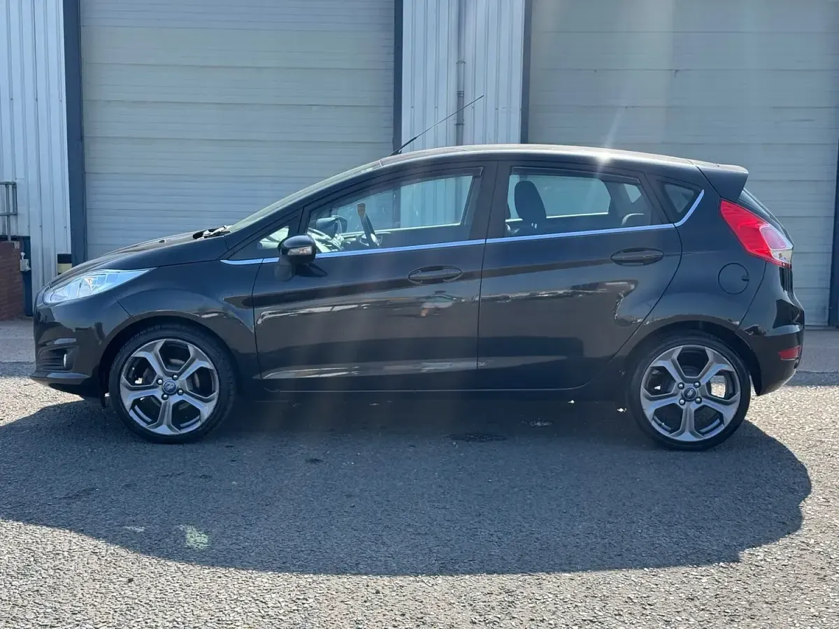 Used Ford Fiesta Zetec 120 HP (88 kW) 2015 Black Hatchback