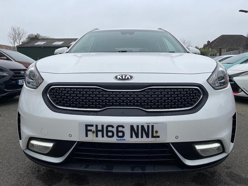 Used Kia Niro 139 HP (102 kW) 2016 White SUV