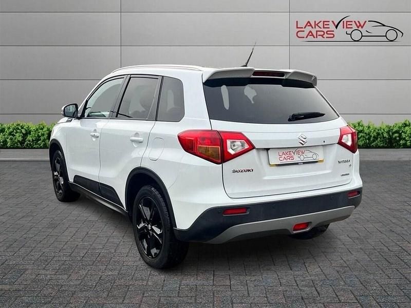 Used Suzuki Vitara 140 HP (102 kW) 2018 White Hatchback