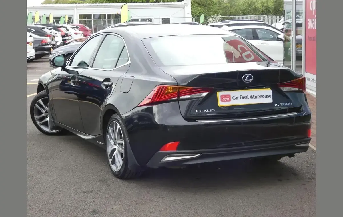 Used Lexus IS300h 220 HP (161 kW) 2019 Black Sedan