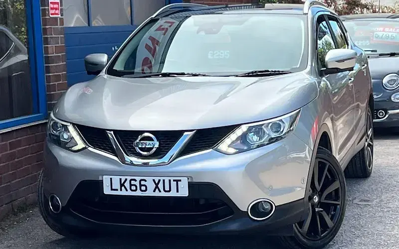 Used Nissan Qashqai Tekna 110 HP (80 kW) 2016 Silver SUV