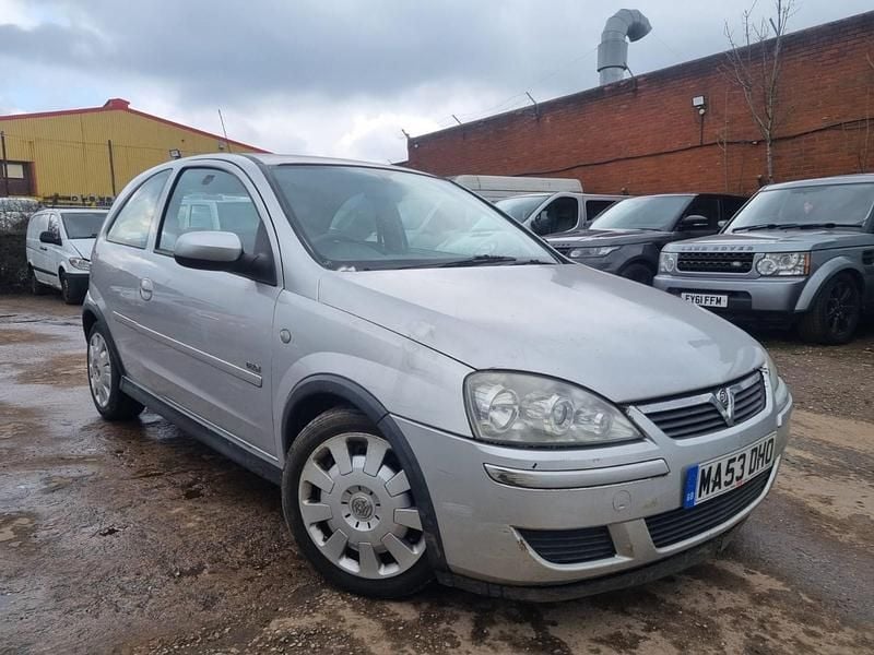 Used Vauxhall Corsa Design Edition 2003 Silver Hatchback