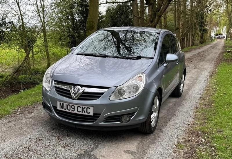 Used Vauxhall Corsa Design Edition 89 HP (65 kW) 2009 Silver Hatchback