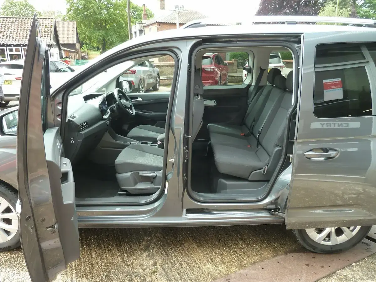 Used Ford Tourneo Connect Titanium 125 HP (91 kW) 2025 Grey MPV