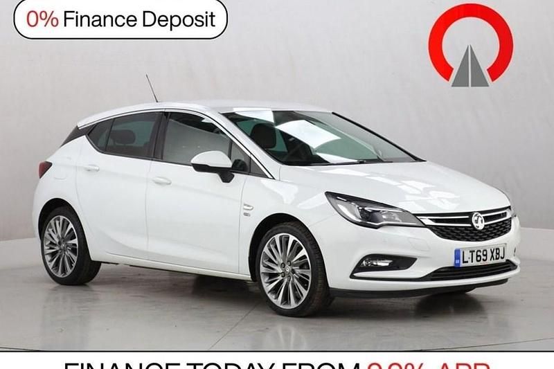 Used Vauxhall Astra S 150 HP (110 kW) 2019 White Hatchback