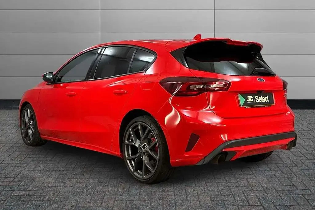 Used Ford Focus ST 280 HP (205 kW) 2023 Red Hatchback
