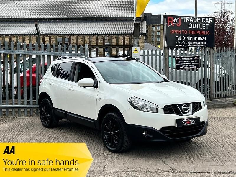 White Used 2013 Nissan Qashqai 360º SUV | £4,490 (Fair price) - Image 1/3