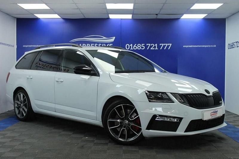 Used Skoda Octavia vRS 245 HP (180 kW) 2019 White Estate