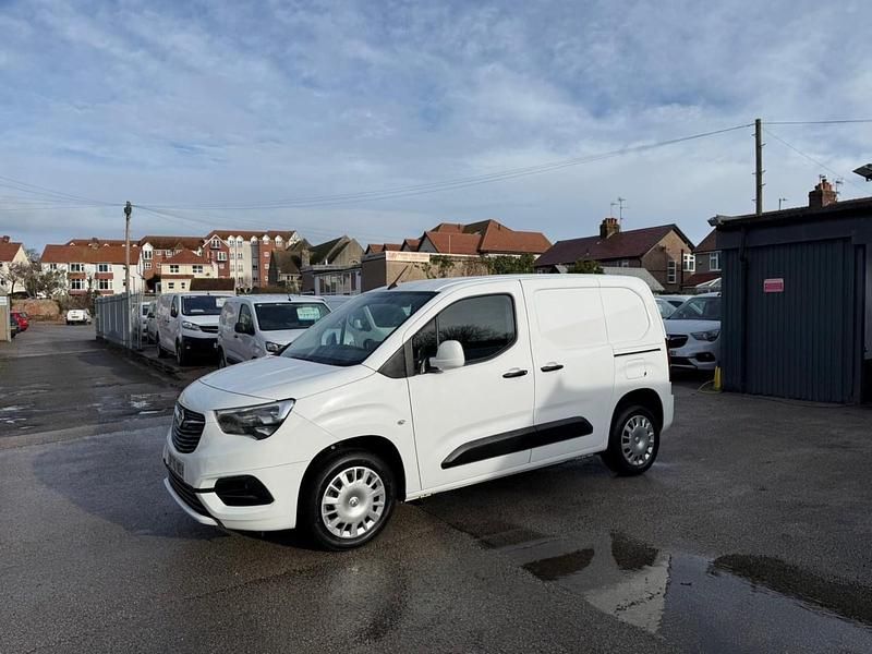 Used Vauxhall Combo Sportive 100 HP (73 kW) 2021 White MPV