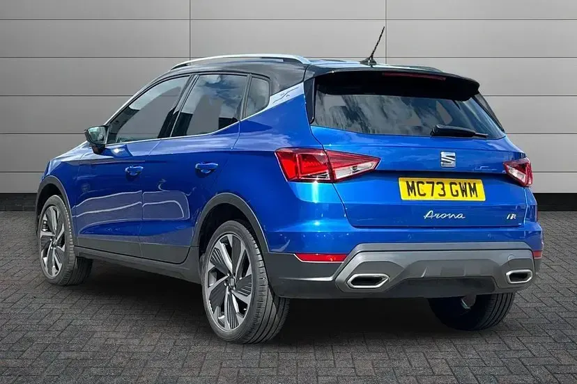 Used Seat Arona FR Sport 110 HP (80 kW) 2023 Sapphire blue with black roof SUV