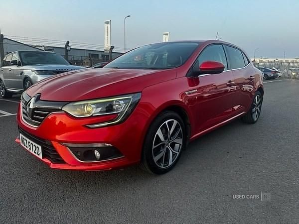 Used Renault Mégane IV Dynamique 110 HP (80 kW) 2016 Red Hatchback