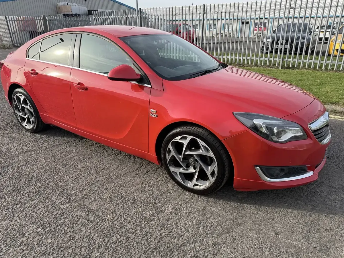 Used Vauxhall Insignia SRi 136 HP (100 kW) 2016 Red Hatchback