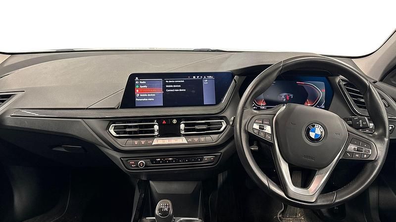 Used BMW 118 Sport Line 134 HP (98 kW) 2023 White Hatchback