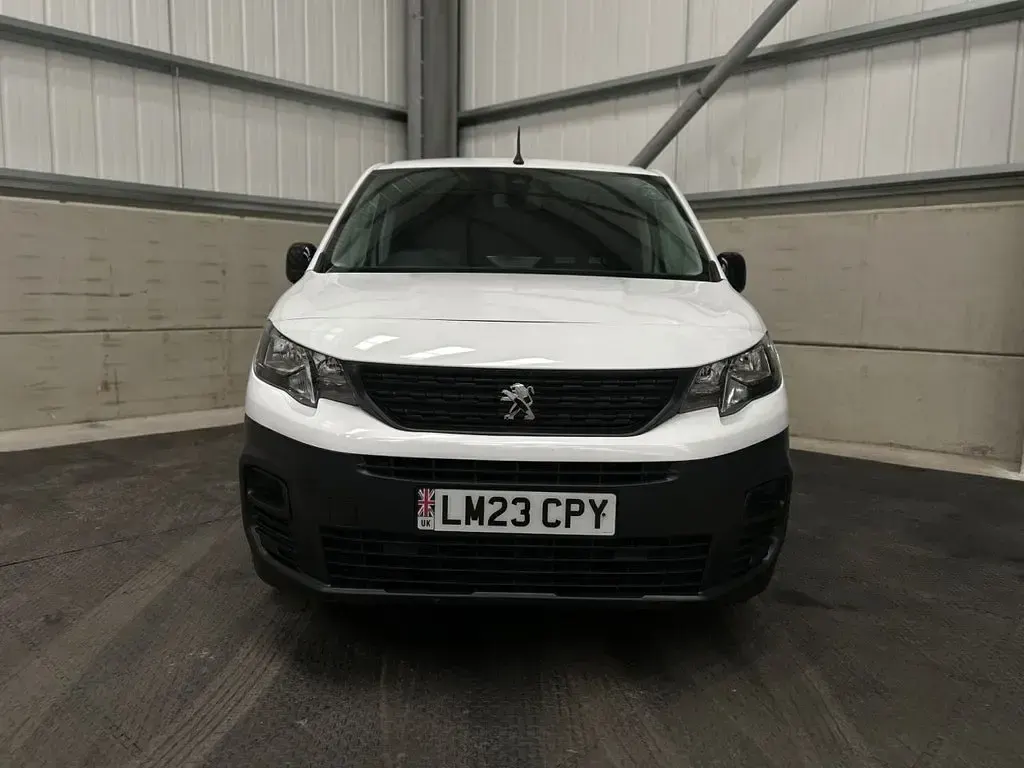 Used Peugeot Partner Premium 100 HP (73 kW) 2023 White MPV