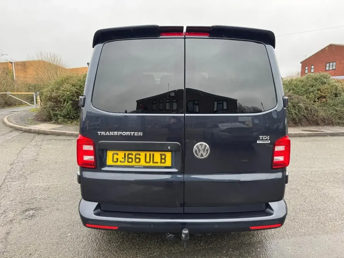 Second-hand VW Transporter Highline 150 CP (110 kW) 2016 Albastru Van