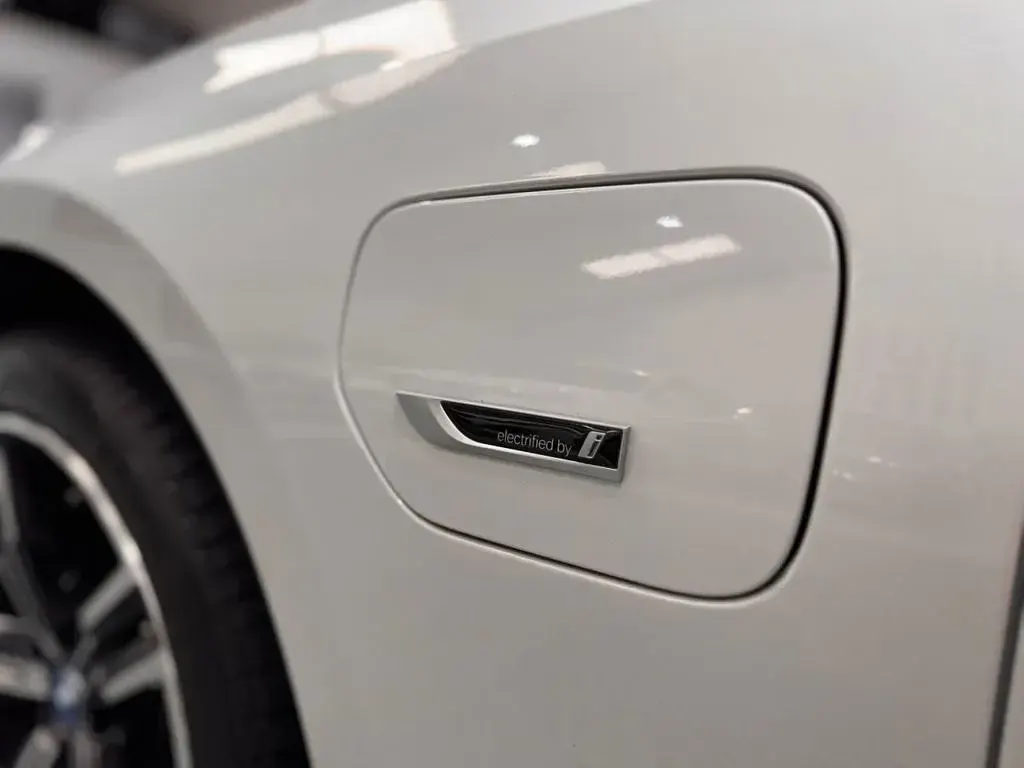 Used BMW 330e M Sport 292 HP (214 kW) 2023 White Sedan