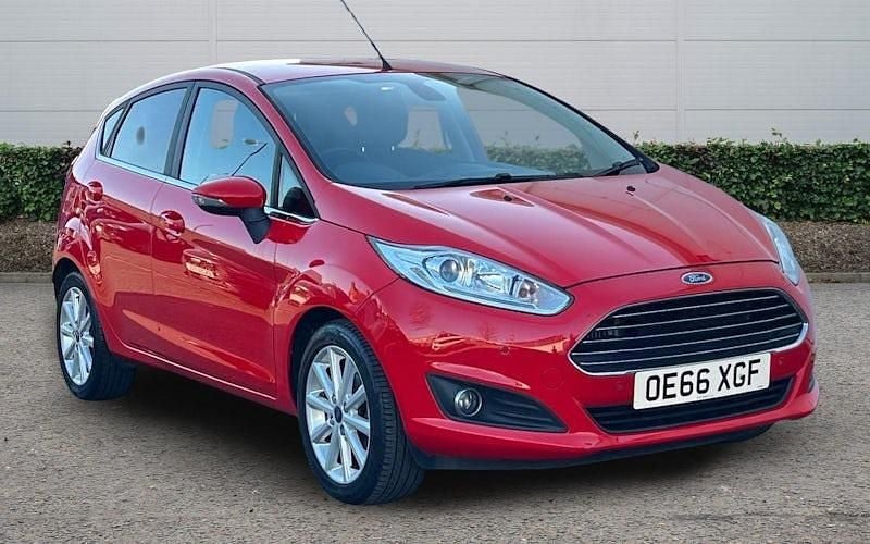 Used Ford Fiesta Titanium 125 HP (91 kW) 2017 Red Hatchback