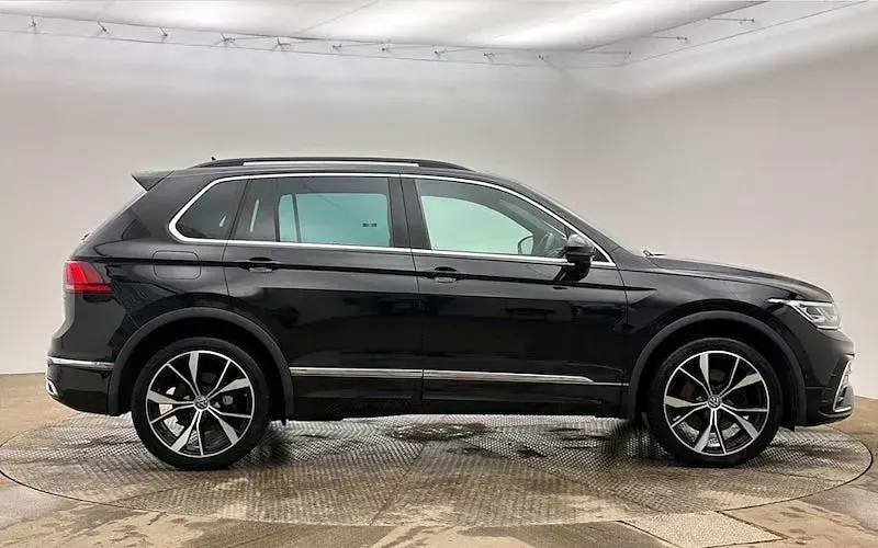 Used VW Tiguan R-line 245 HP (180 kW) 2023 Black SUV