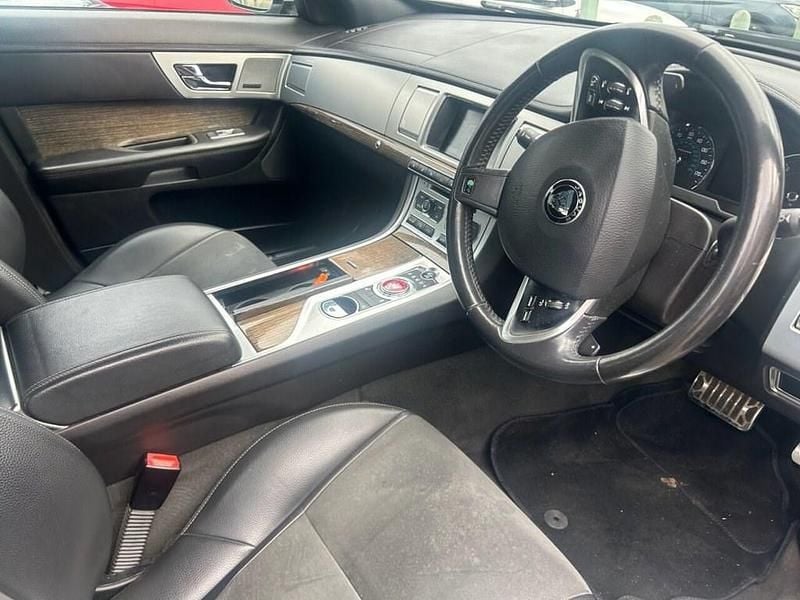 Used Jaguar XF R-Sport 200 HP (147 kW) 2015 Silver Sedan