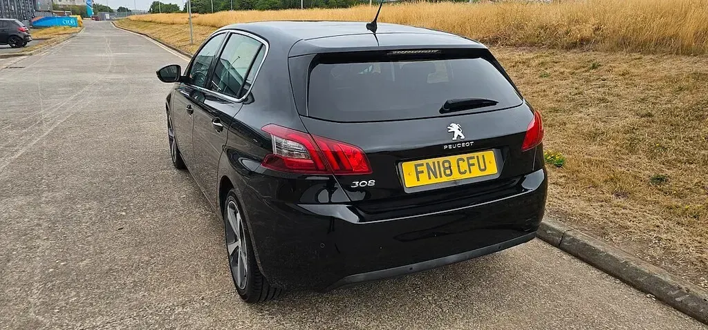 Used Peugeot 308 Allure 2018 Metallic black Hatchback