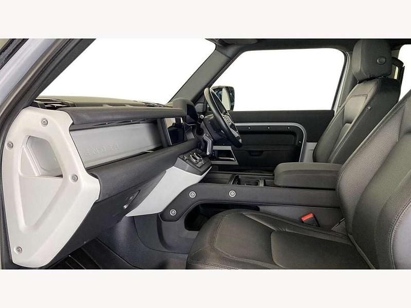 Used Land Rover Defender SE Dynamic 250 HP (183 kW) 2023 Silver SUV