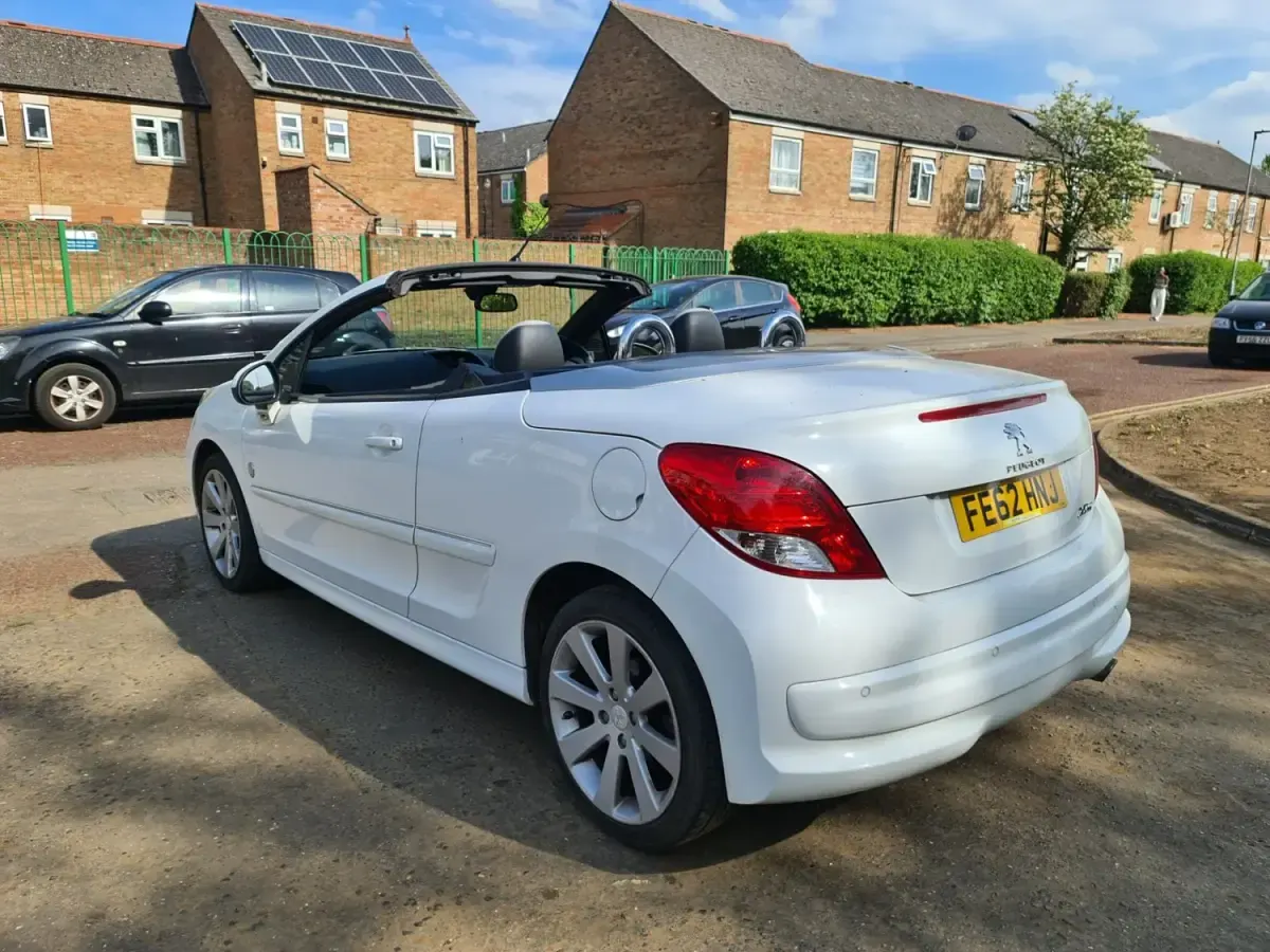 Begagnad Peugeot 207 Roland Garros 2012 Vit Cab