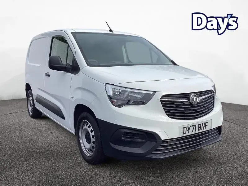 Used Vauxhall Combo 100 HP (73 kW) 2021 White MPV