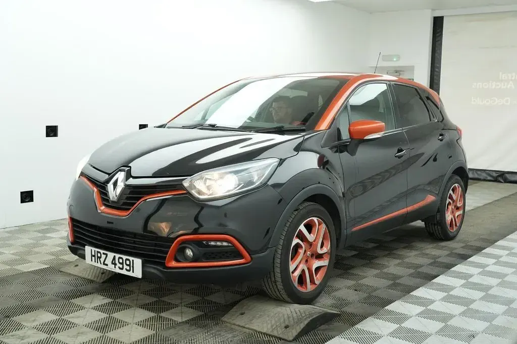 Used Renault Captur Dynamique 90 HP (66 kW) 2014 Black/orange SUV