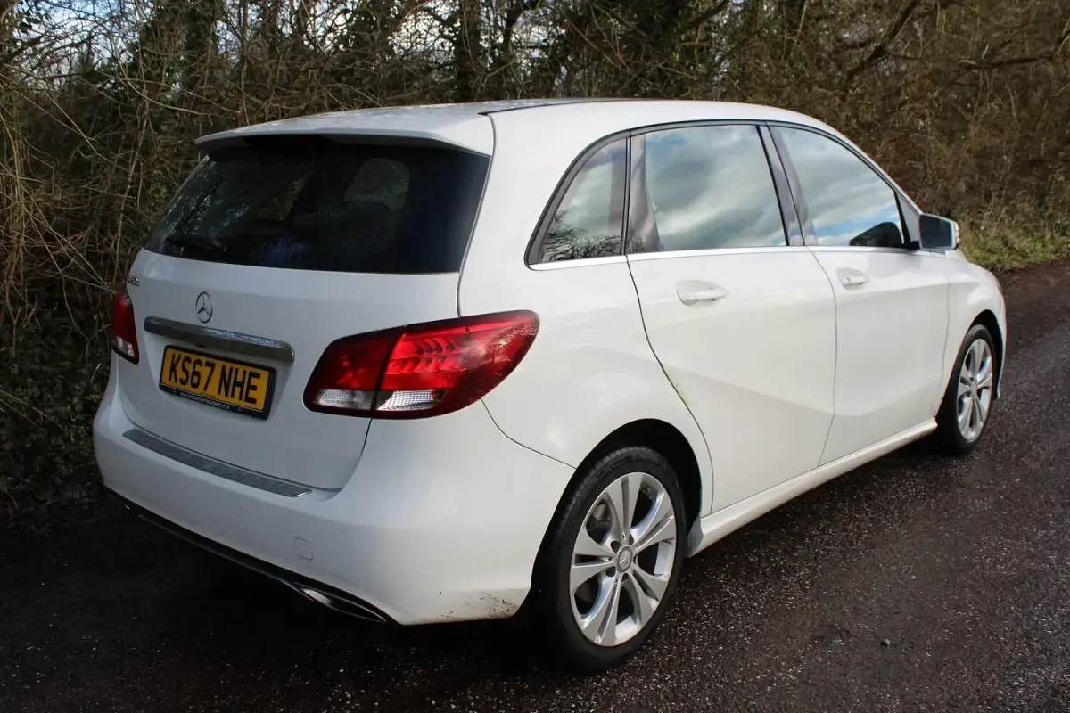 Used Mercedes B180 2017 White Hatchback