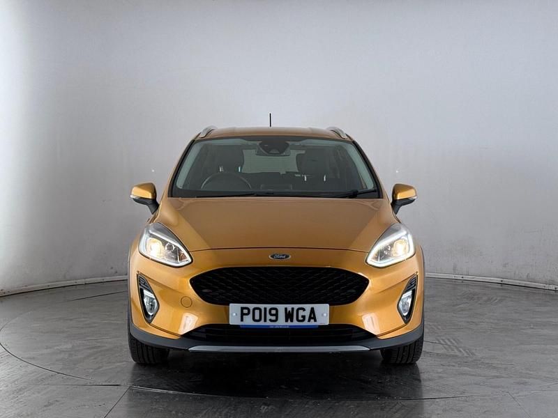 Second-hand Ford Fiesta Active 140 CP (102 kW) 2019 Galben Hatchback