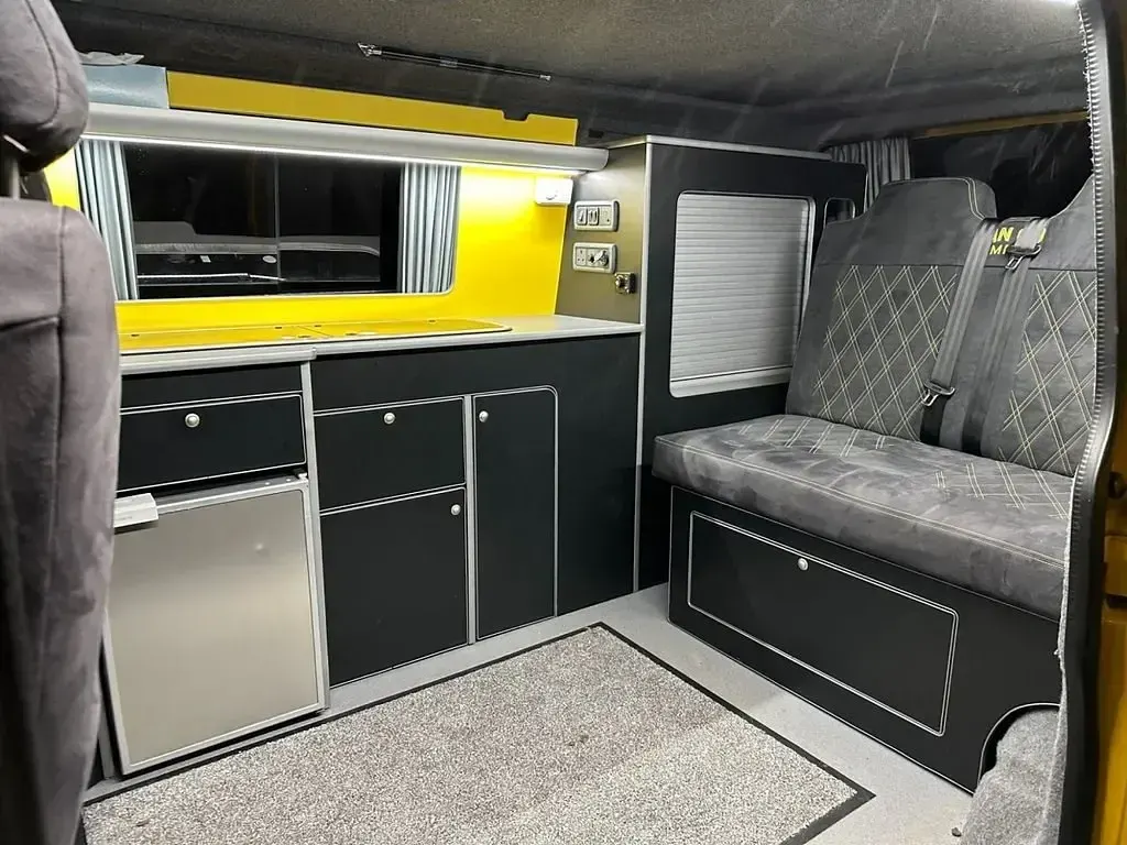 Begagnad VW Transporter Startline 2015 Gul Van