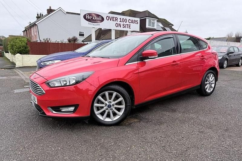 Used Ford Focus Titanium 120 HP (88 kW) 2017 Red Hatchback