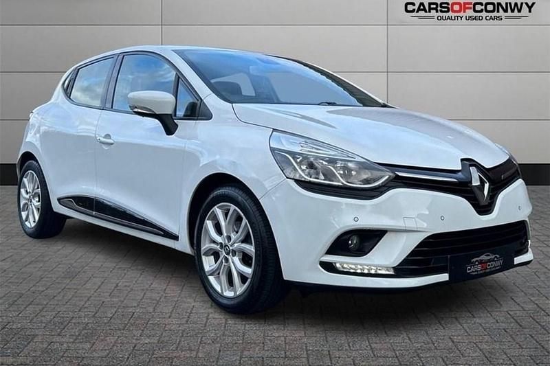 Used Renault Clio IV Dynamique 2017 White Hatchback