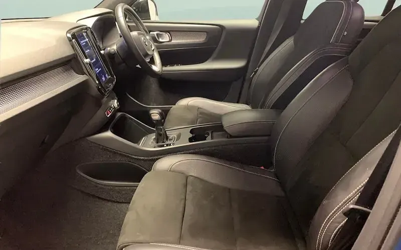 Used Volvo XC40 R-Design 156 HP (114 kW) 2019 SUV
