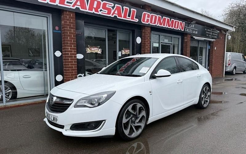 Used Vauxhall Insignia SRi 136 HP (100 kW) 2016 White Hatchback
