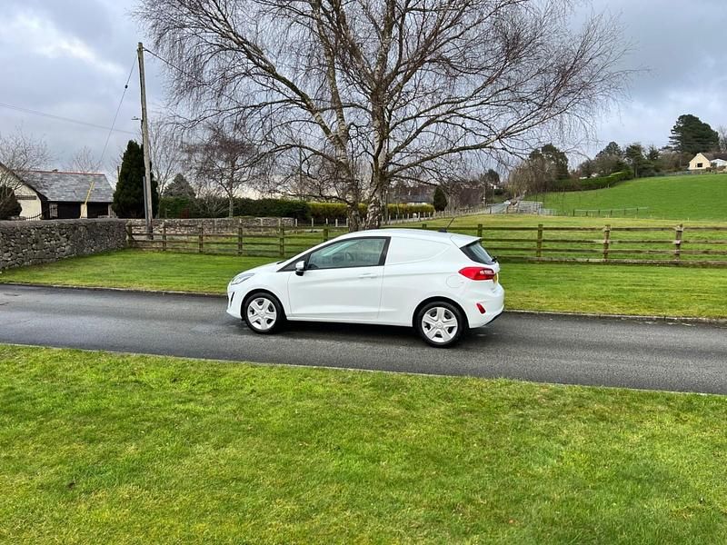 Used Ford Fiesta 85 HP (62 kW) 2020 White Hatchback