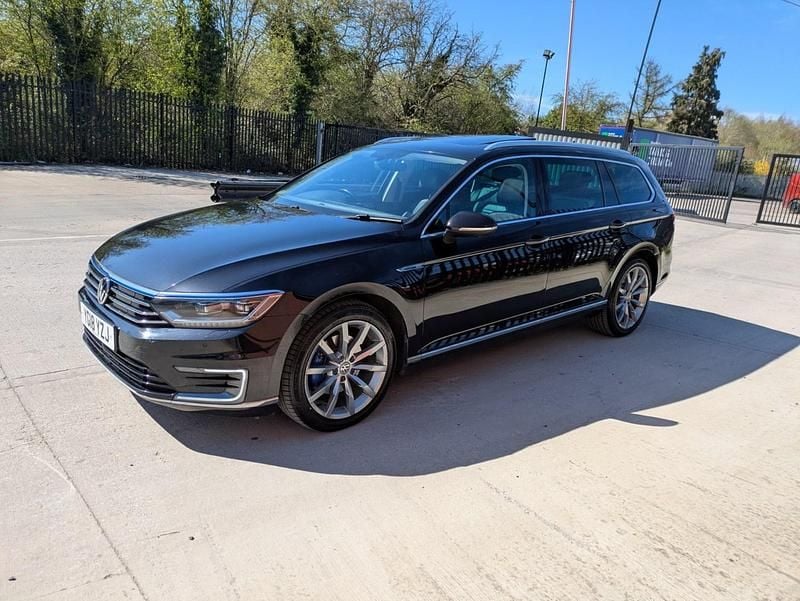 Used VW Passat Advance 115 HP (84 kW) 2018 Black Estate