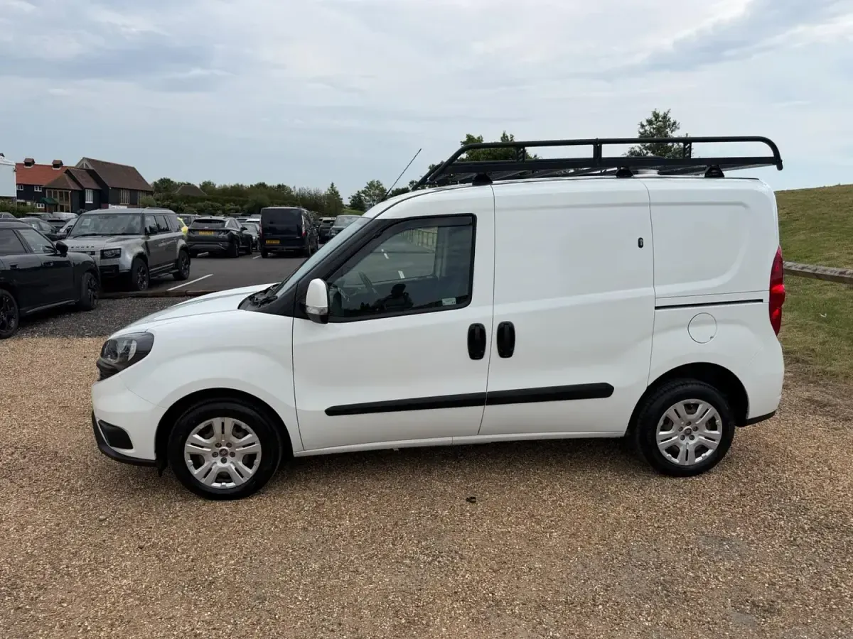 Used Fiat Doblò S 95 HP (69 kW) 2021 White MPV