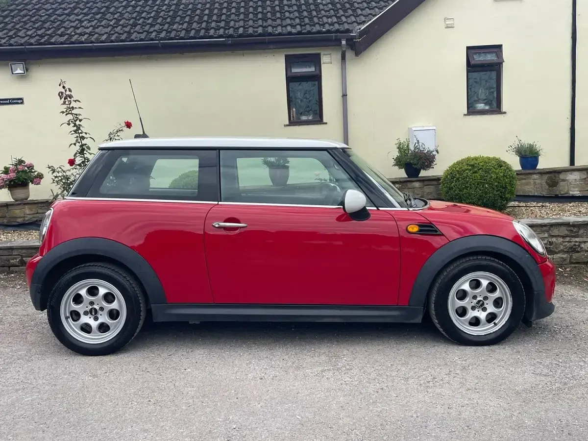 Used Mini Cooper D Hatch 110 HP (80 kW) 2012 Red Hatchback